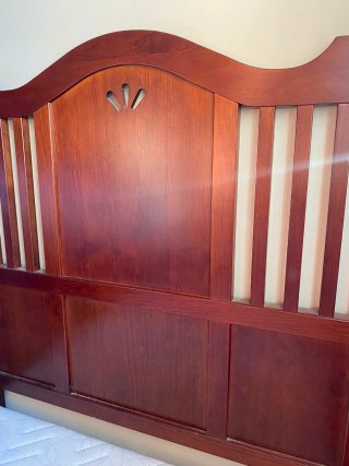 Cama, canapé abatible, mesita, armario 3 puertas