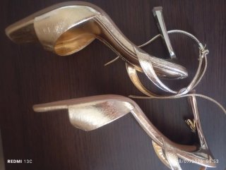 Sandalias Zara Talla 39 Doradas