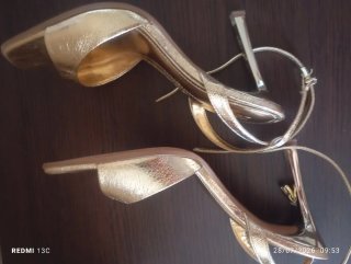 Sandalias Zara Talla 39 Doradas