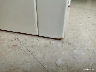 Mesita de noche de madera blanca