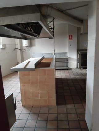 Local en calle san José  de 528 metros Durcal