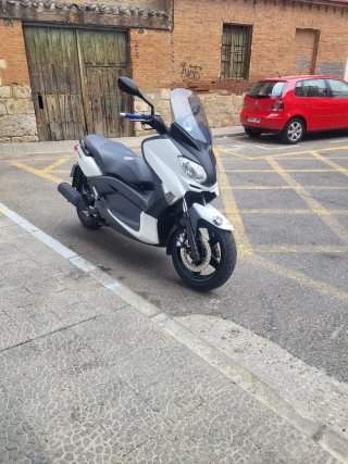 Yamaha Xmax 250i Maxi Scooter