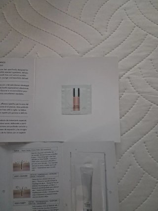 Neceser Sensai Blanco y Dorado + Muestras