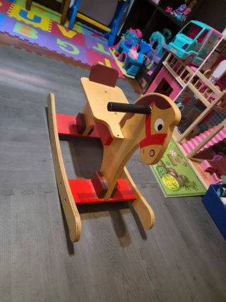 Caballo balancín de madera