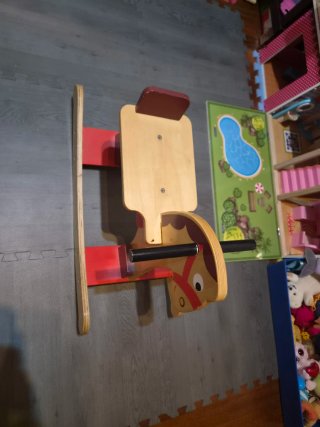 Caballo balancín de madera