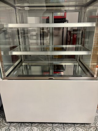 Nevera refrigerada expositora blanca cuadrada