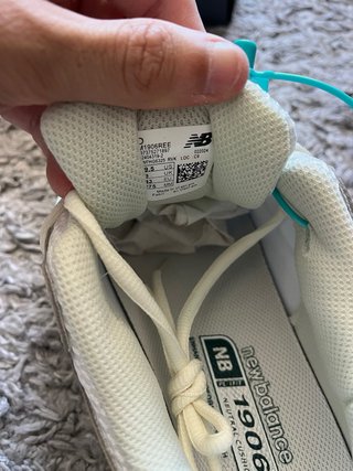 New Balance 1906R Plata y Blanco