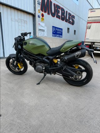 Moto ducati monster 696