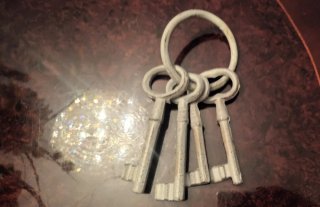 Set di 4 chiavi antiche decorative