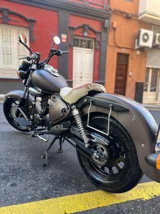 Keeway Superlight 125 - Moto Cruiser Marrón