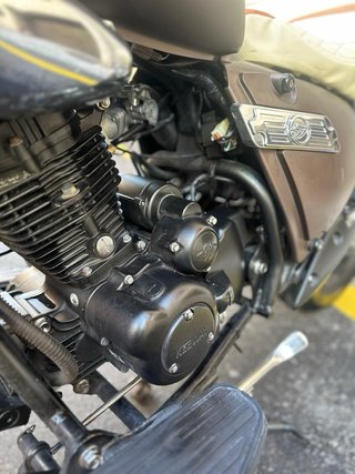 Keeway Superlight 125 - Moto Cruiser Marrón
