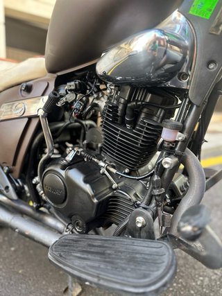 Keeway Superlight 125 - Moto Cruiser Marrón