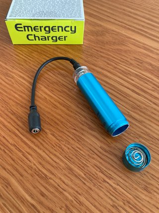 Cargador Emergencia Móvil Pila AA thumbsUp! UK