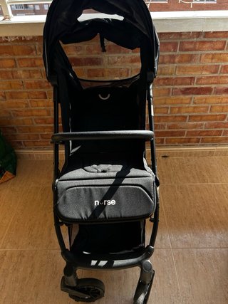 Cochecito de bebé negro plegable tipo maleta