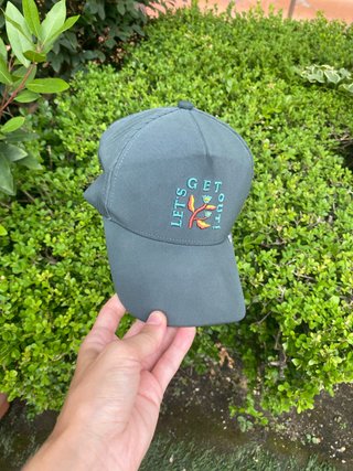 Gorra Let's Get Out! con bordado