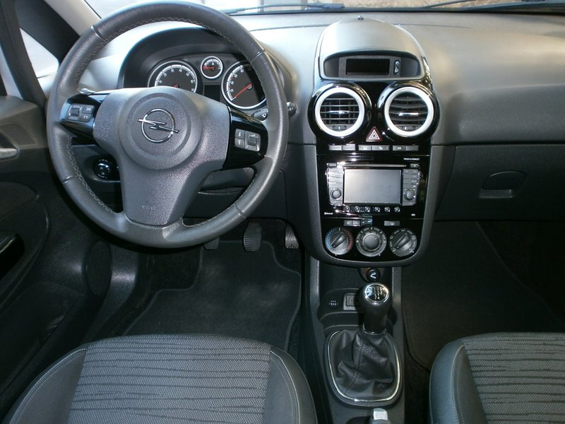 Opel Corsa 2014, foto 2