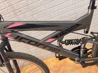 Bicicleta Montaña Negra y Rosa