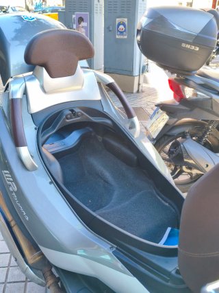 Piaggio MP3 500 LT Maxi Scooter