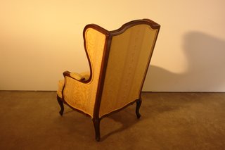 Sillón orejero vintage tela y madera