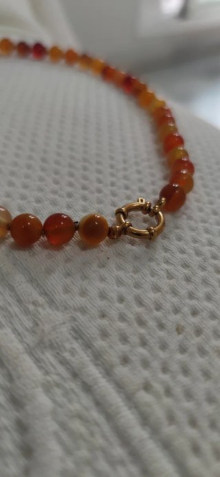 Collar de Cornalina con cierre dorado