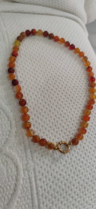 Collar de Cornalina con cierre dorado