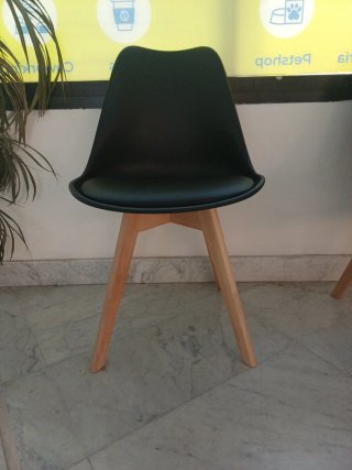 12 Sillas modernas de plástico y madera 160€ una15