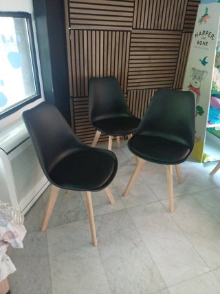 12 Sillas modernas de plástico y madera 160€ una15