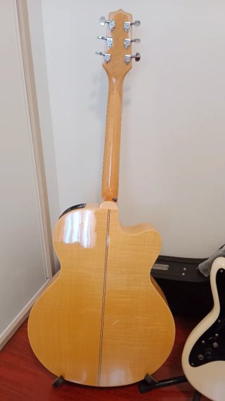 Guitarra Electroacústica Takamine EG523SC Zurda