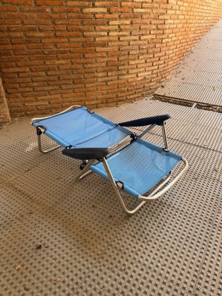Sillas de playa plegable azul y plateada