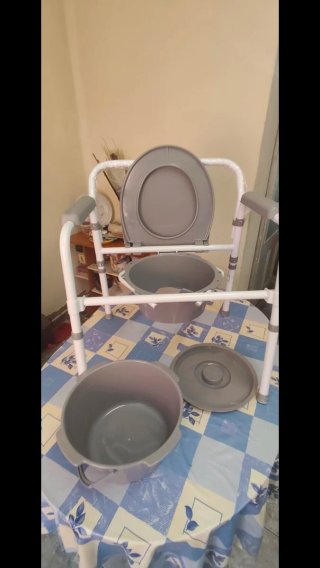 Silla elevable y plegable  WC de Ayudas Dinamicas