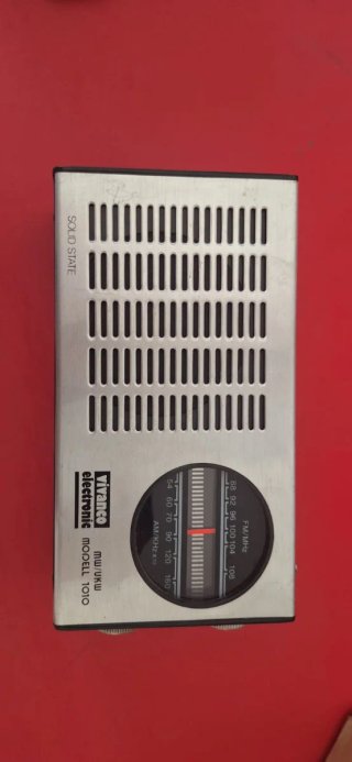 Radiocasete Sanyo M2402-4F AM/FM  y Radio portátil