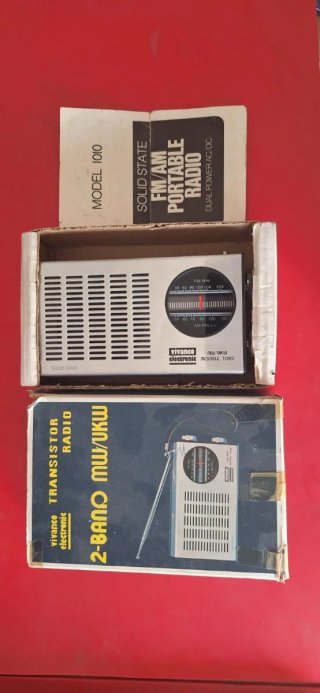 Radiocasete Sanyo M2402-4F AM/FM  y Radio portátil