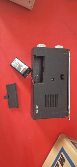 Radiocasete Sanyo M2402-4F AM/FM  y Radio portátil