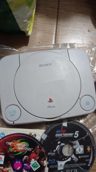 Consola PlayStation 1 con juegos y mandos