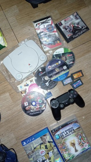 Consola PlayStation 1 con juegos y mandos