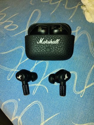 Auriculares Bluetooth Marshall Negros.