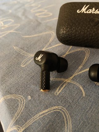 Auriculares Bluetooth Marshall Negros.