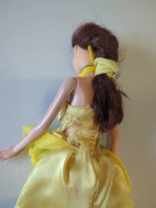 Muñeca Barbie Bella Vestido Amarillo