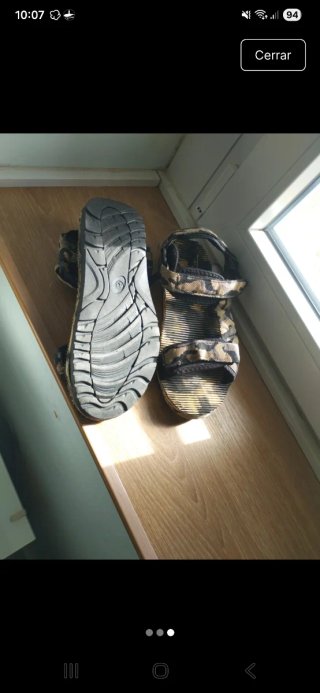 Sandalias con estampado de camuflaje