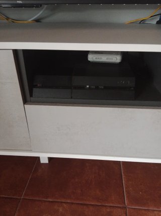 PS4 (PlayStation 4) + 2 mandos + 4 juegos