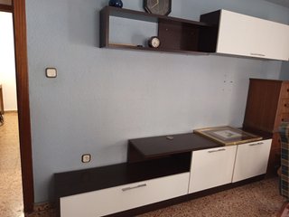 Mueble comedor blanco y madera