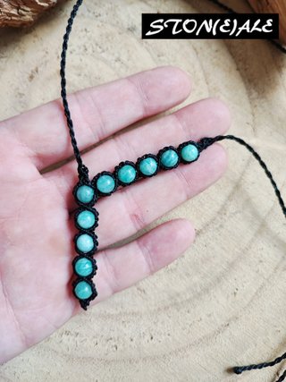 Girocollo in macrame con perline di amazzonite