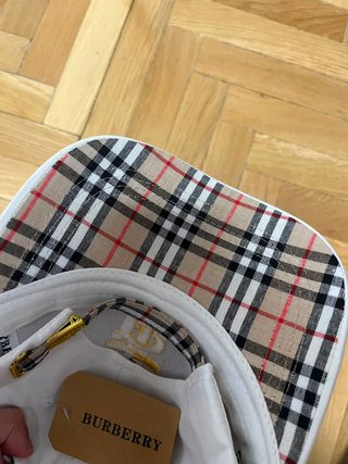 Gorra Burberry TB Blanca