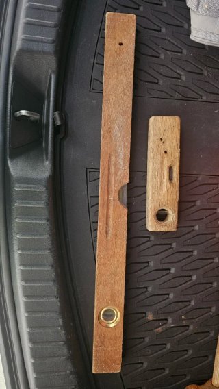 2 Niveles Antiguos de Madera y Metal