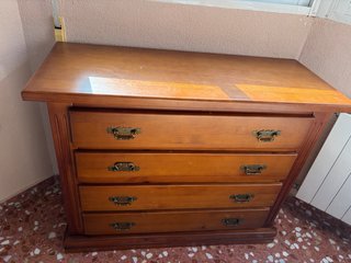 Cómoda de madera con 4 cajones