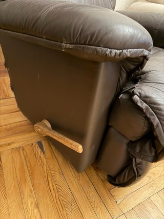Sillón reclinable de cuero marrón