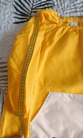 Bata escolar amarilla talla 4