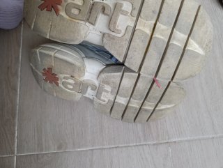 Zapatillas Art grises con cordones rosas