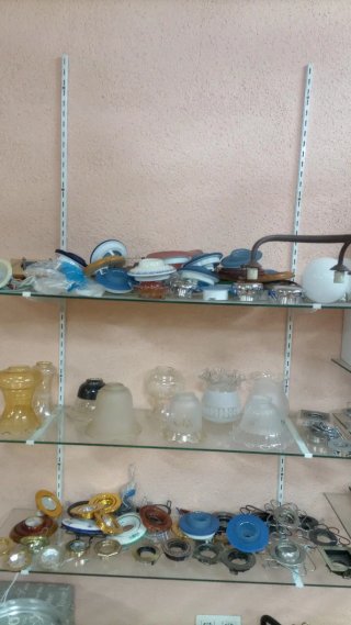 Estantería de cristal y metal
