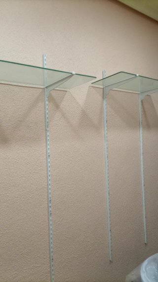 Estantería de cristal y metal